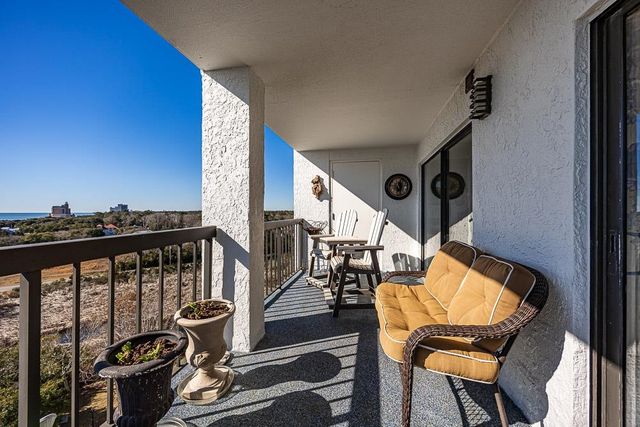 311 69th Ave N Apt 901, Myrtle Beach, SC 29572