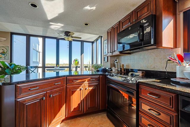 311 69th Ave N Apt 901, Myrtle Beach, SC 29572