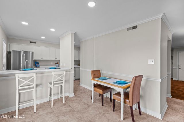 550 Post Road, 205, Ridgeland, MS 39157