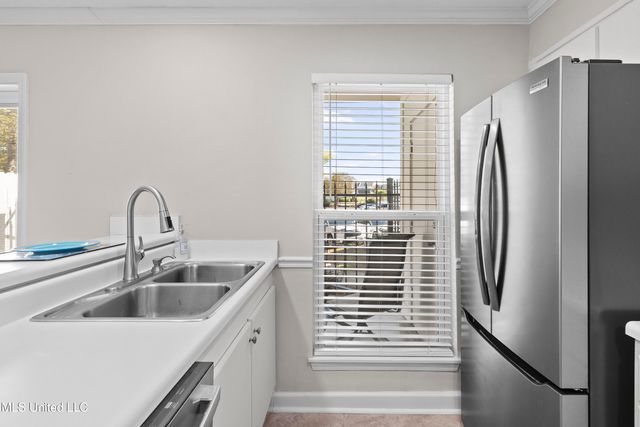 550 Post Road, 205, Ridgeland, MS 39157