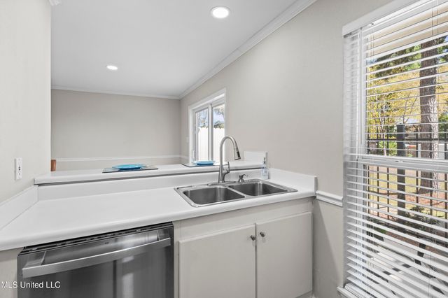 550 Post Road, 205, Ridgeland, MS 39157