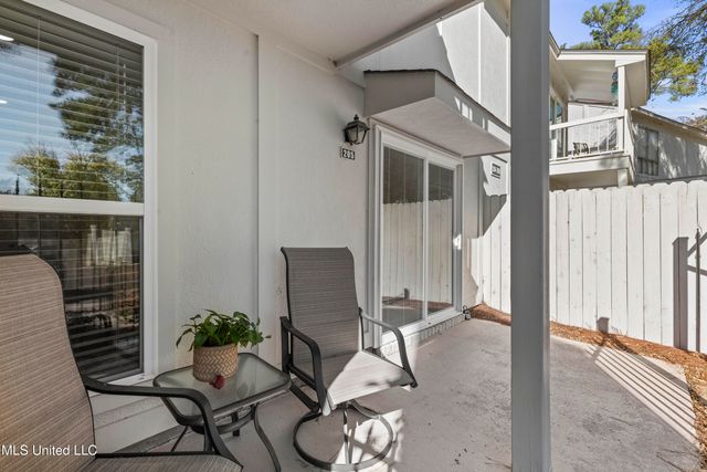 550 Post Road, 205, Ridgeland, MS 39157