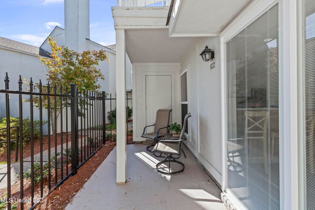 550 Post Road, 205, Ridgeland, MS 39157