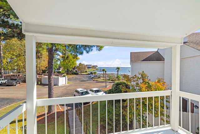 550 Post Road, 205, Ridgeland, MS 39157