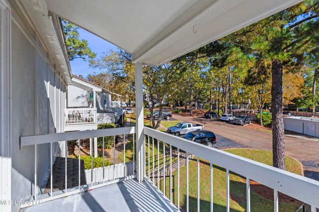 550 Post Road, 205, Ridgeland, MS 39157