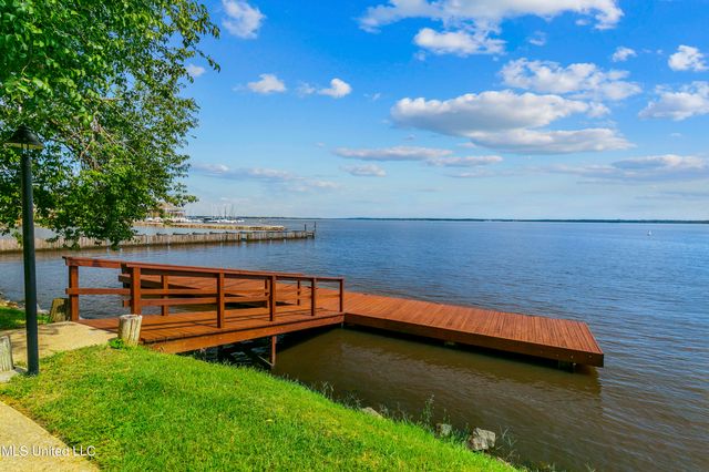 550 Post Road, 205, Ridgeland, MS 39157