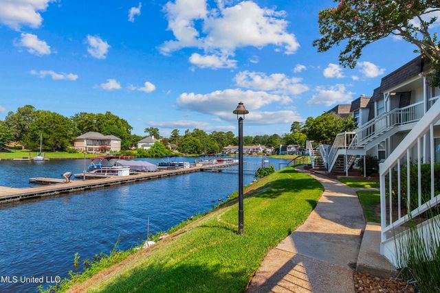 550 Post Road, 205, Ridgeland, MS 39157