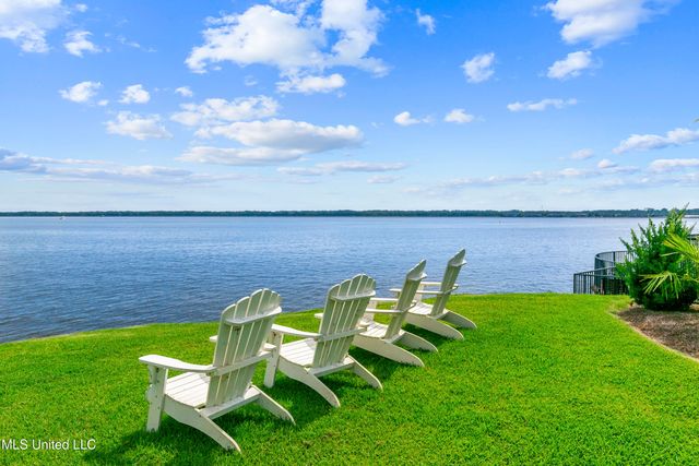 550 Post Road, 205, Ridgeland, MS 39157