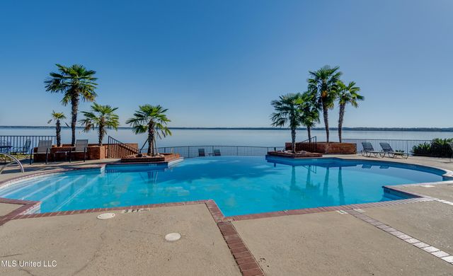 550 Post Road, 205, Ridgeland, MS 39157