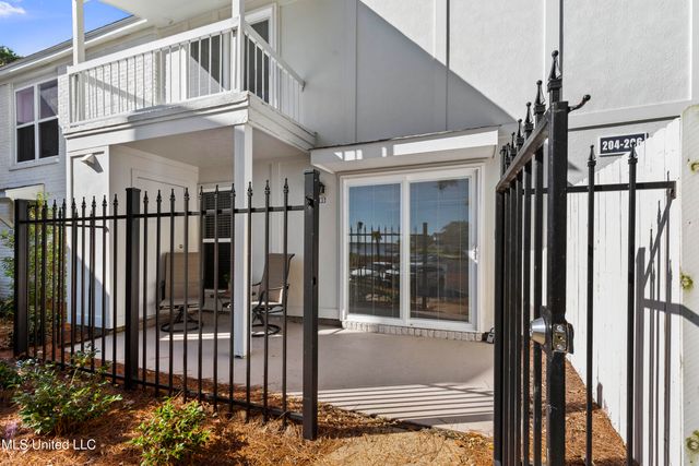 550 Post Road, 205, Ridgeland, MS 39157