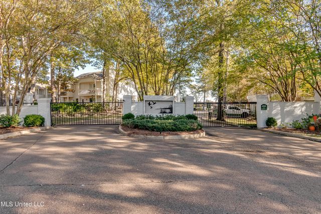 550 Post Road, 205, Ridgeland, MS 39157