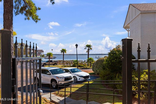 550 Post Road, 205, Ridgeland, MS 39157