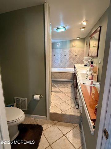 117 Driftway Road, Howell, NJ 07731