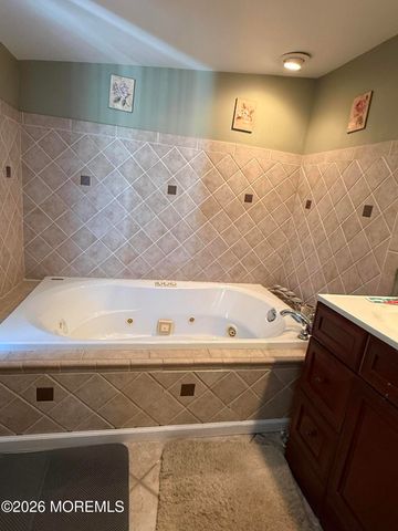 117 Driftway Road, Howell, NJ 07731