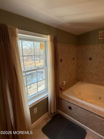 117 Driftway Road, Howell, NJ 07731