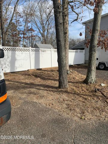 117 Driftway Road, Howell, NJ 07731