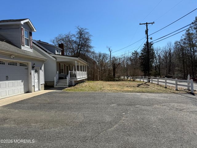 117 Driftway Road, Howell, NJ 07731