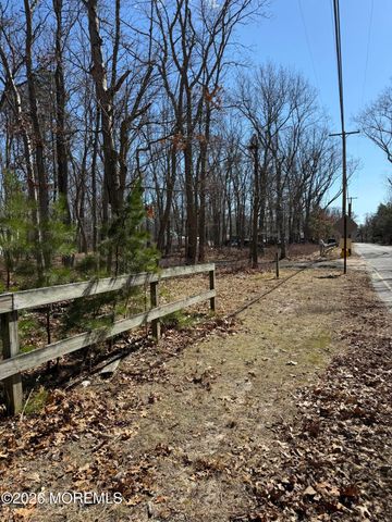 117 Driftway Road, Howell, NJ 07731