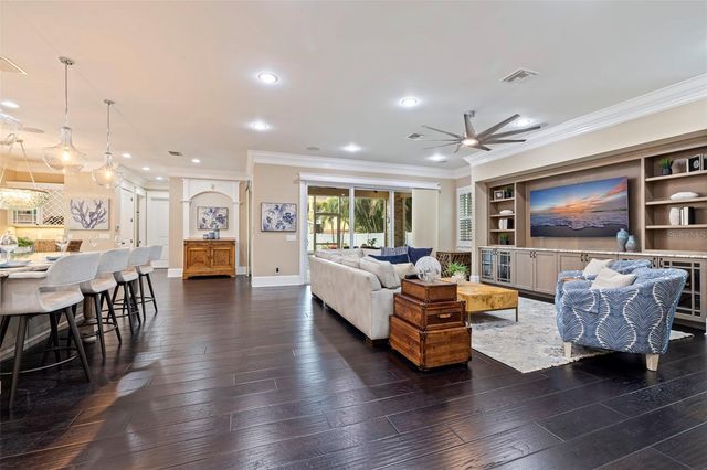 310 8TH AVENUE N, St Petersburg, FL 33701