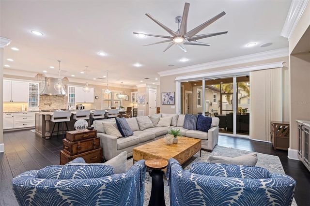 310 8TH AVENUE N, St Petersburg, FL 33701