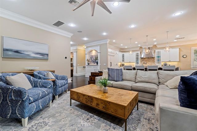 310 8TH AVENUE N, St Petersburg, FL 33701