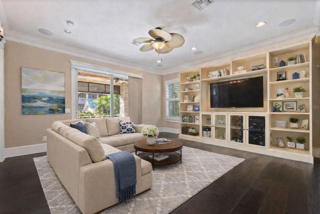 310 8TH AVENUE N, St Petersburg, FL 33701