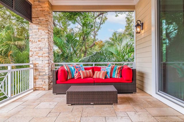 310 8TH AVENUE N, St Petersburg, FL 33701