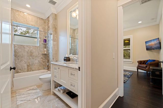 310 8TH AVENUE N, St Petersburg, FL 33701