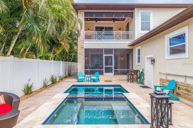 310 8TH AVENUE N, St Petersburg, FL 33701