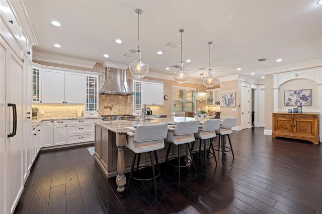 310 8TH AVENUE N, St Petersburg, FL 33701