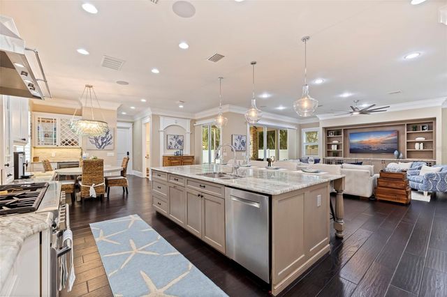 310 8TH AVENUE N, St Petersburg, FL 33701