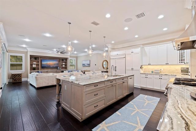 310 8TH AVENUE N, St Petersburg, FL 33701
