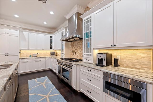 310 8TH AVENUE N, St Petersburg, FL 33701