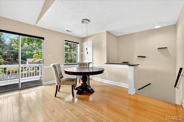 9067 Wrenwood Lane, Brentwood, MO 63144