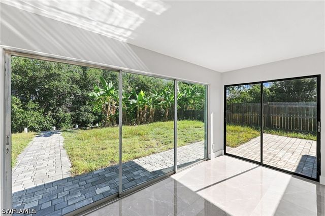 47 River CT, Naples, FL 34110