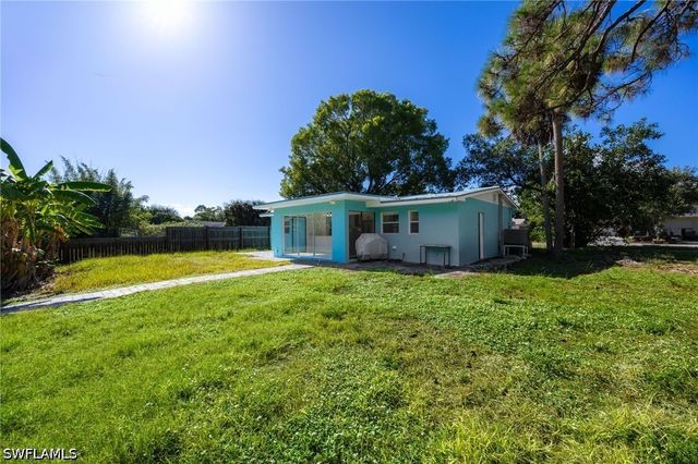 47 River CT, Naples, FL 34110