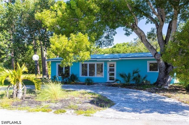 47 River CT, Naples, FL 34110