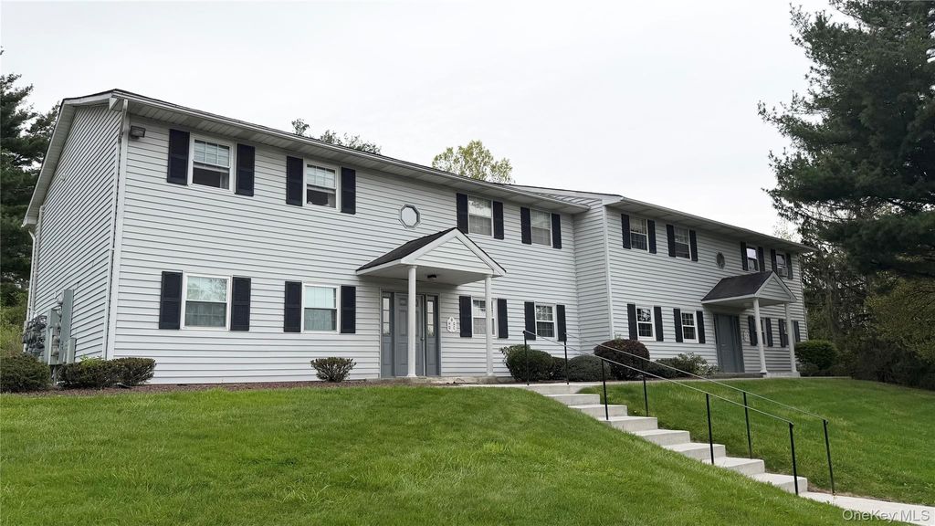 8 Ivy Court C, Fishkill, NY 12524