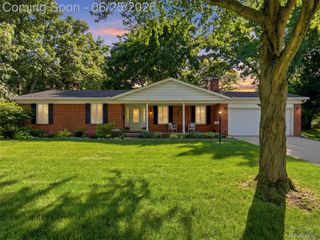 36829 Lansbury Lane, Farmington, MI 48335