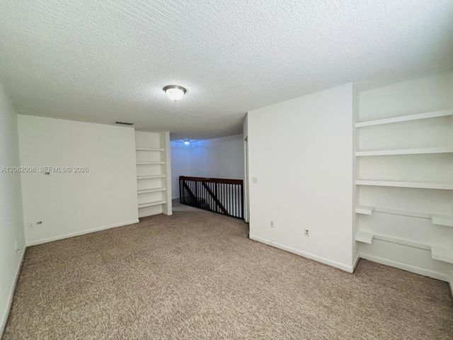 18342 NW 68th Ave D, Hialeah, FL 33015