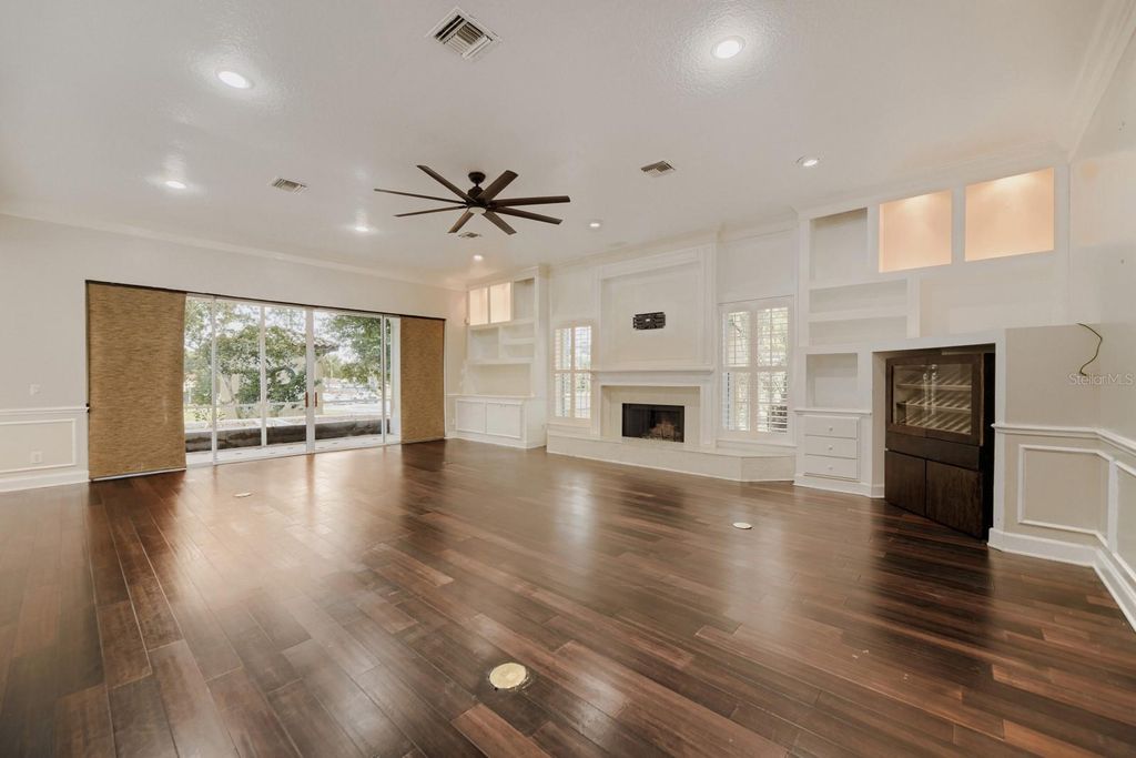 Image 11 of property listing at 7601 DEBEAUBIEN DRIVE, Orlando, FL 32835
