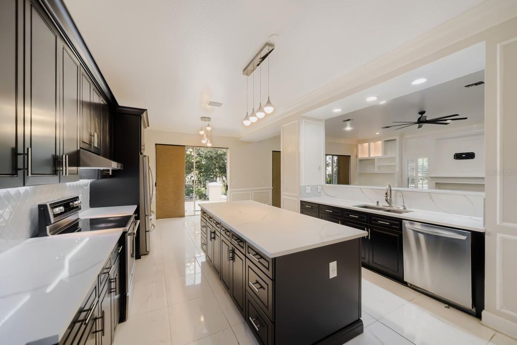 Image 13 of property listing at 7601 DEBEAUBIEN DRIVE, Orlando, FL 32835