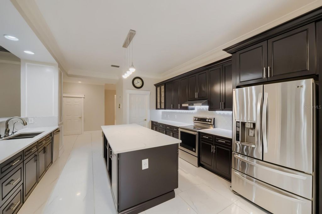 Image 15 of property listing at 7601 DEBEAUBIEN DRIVE, Orlando, FL 32835