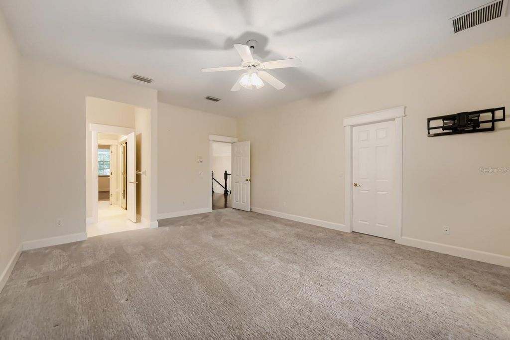 Image 17 of property listing at 7601 DEBEAUBIEN DRIVE, Orlando, FL 32835