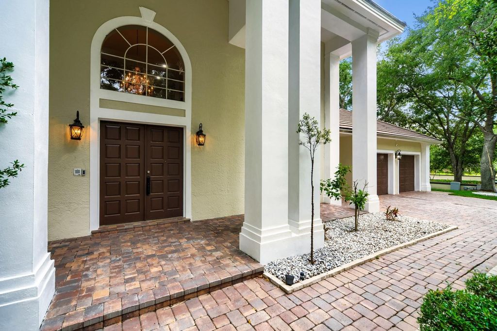 Image 3 of property listing at 7601 DEBEAUBIEN DRIVE, Orlando, FL 32835