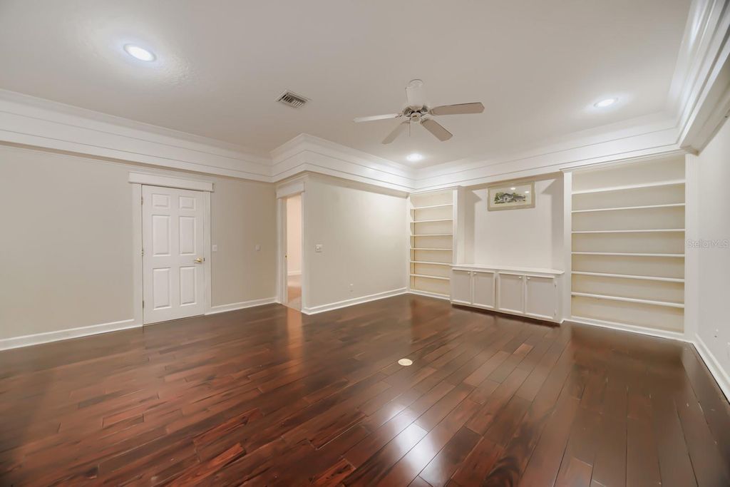 Image 23 of property listing at 7601 DEBEAUBIEN DRIVE, Orlando, FL 32835