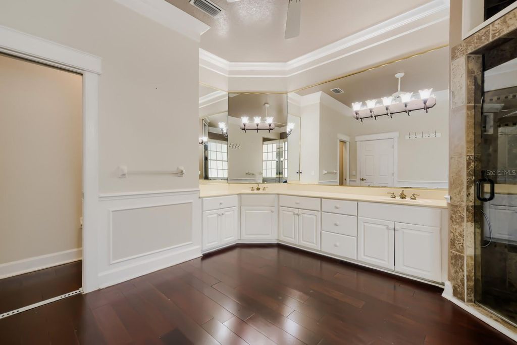 Image 28 of property listing at 7601 DEBEAUBIEN DRIVE, Orlando, FL 32835