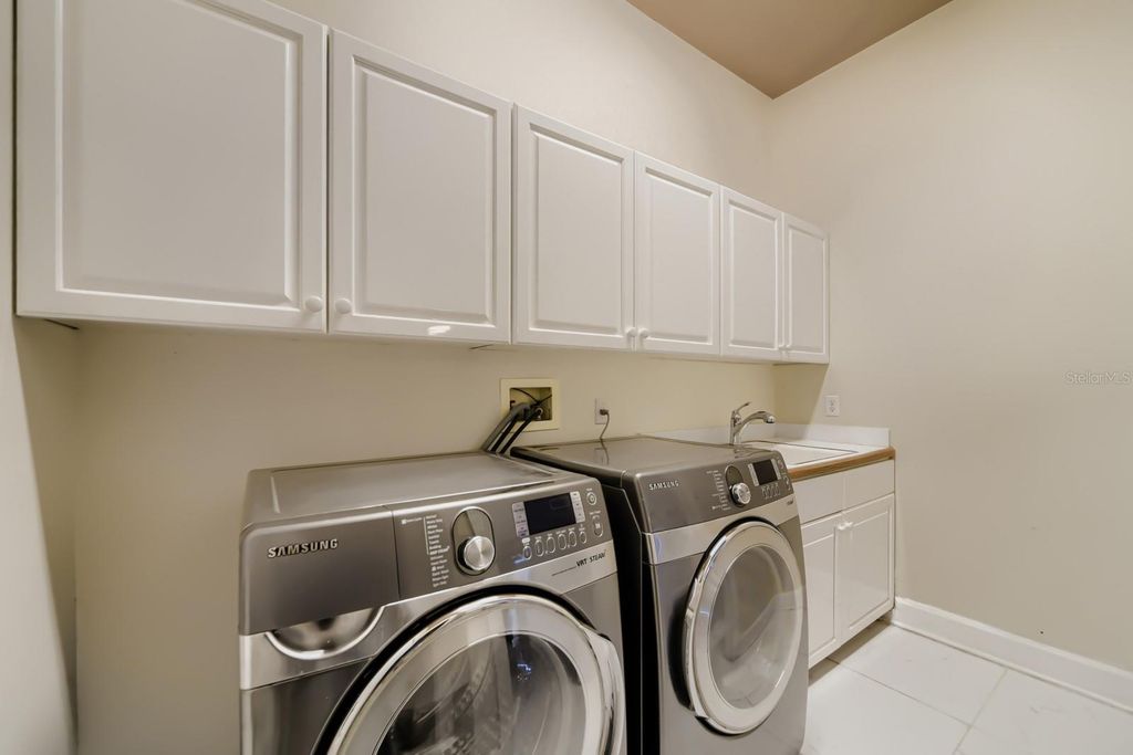 Image 39 of property listing at 7601 DEBEAUBIEN DRIVE, Orlando, FL 32835