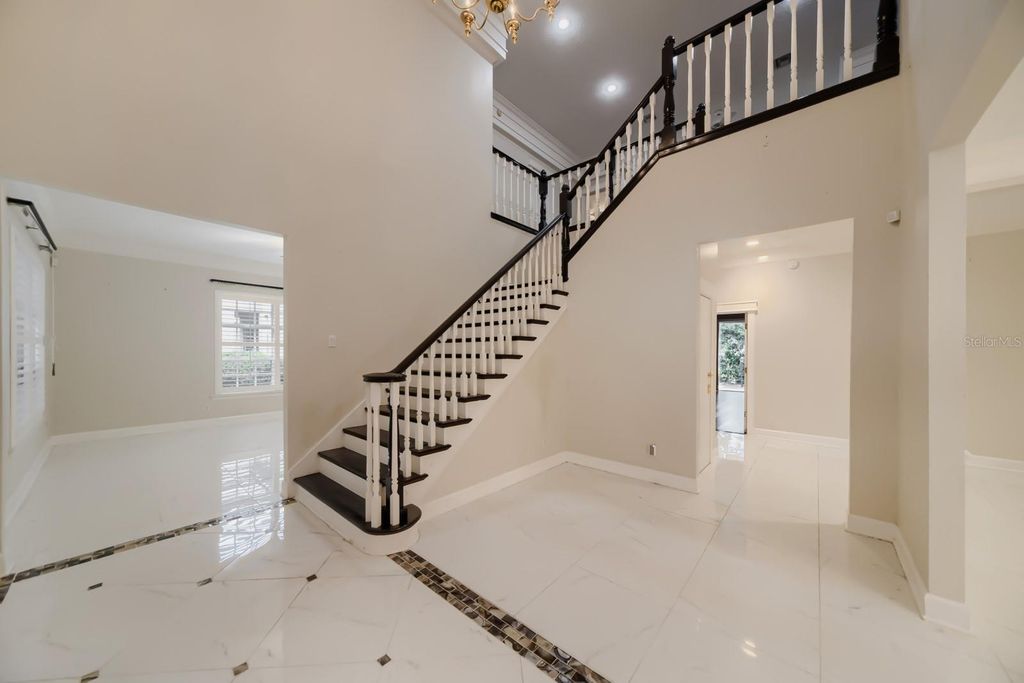 Image 8 of property listing at 7601 DEBEAUBIEN DRIVE, Orlando, FL 32835
