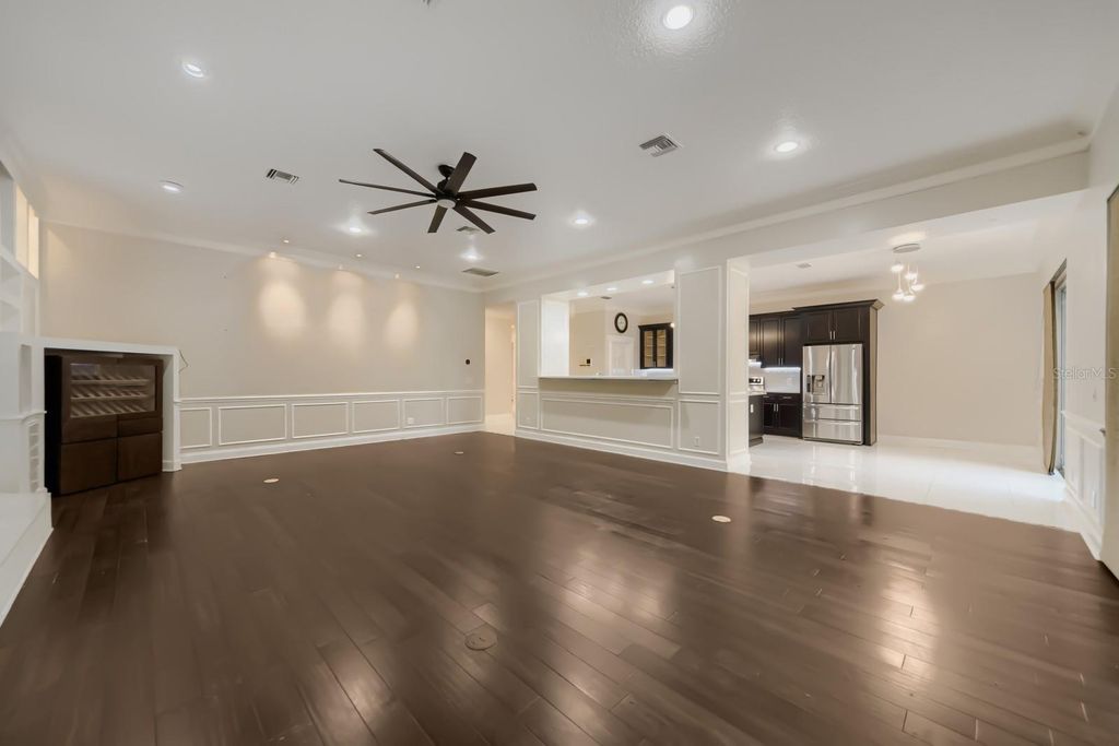 Image 9 of property listing at 7601 DEBEAUBIEN DRIVE, Orlando, FL 32835